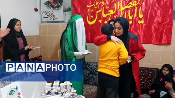 تقدیر دانش‌آموزان فعال فرهنگی‌هنری از مادرانشان با همکاری مربی در محمدشهر کرج