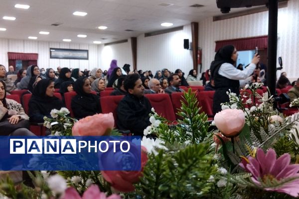 جلسه آموزش خانواده ویژه اولیا دانش‌آموزان دبیرستان کوثر فرهنگیان