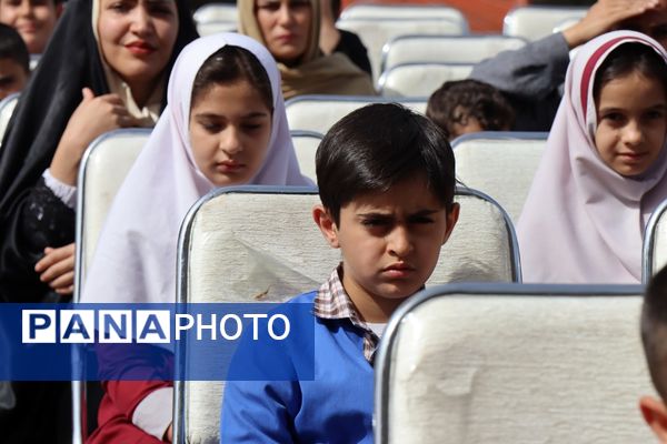 آیین گرامیداشت مقام معلم و به صدا درآوردن زنگ سپاس معلم در مدرسه شهید مرادی و شهید کلانتری پاکدشت