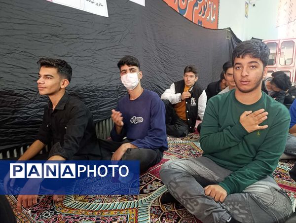 مراسم سالگرد شهادت حضرت فاطمه‌ زهرا (س) در مدرسه پس از اقامه نماز جماعت