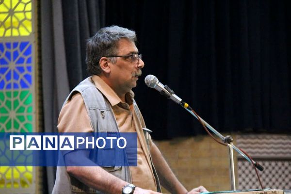 تقدیر از مدیران و فعالان پیشگیری از آسیب‌های اجتماعی شهرک امید صفادشت در نماز جمعه