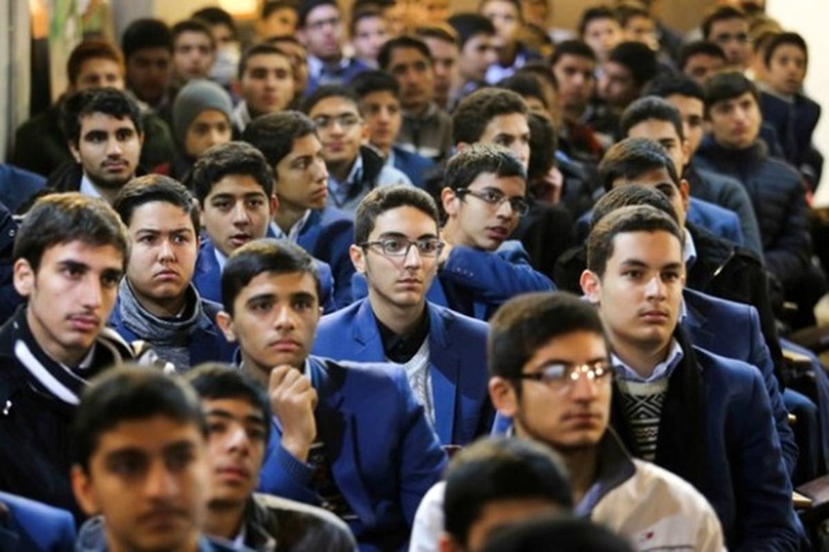 دانش‌آموزان؛ موتور محرک آینده علمی و اقتصادی کشور هستند