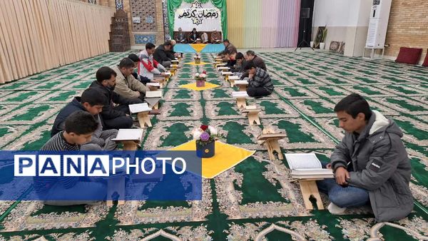 جز خوانی قرآن کریم در ماه مبارک رمضان در مسجد خاتم النبیین