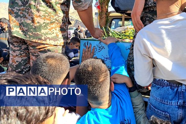 حضور پرشور مردم اَفرینه در آیین استقبال از شهید گمنام