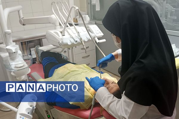 بازدید از دانشکده دندانپزشکی تهران دانش‌آموزان دبیرستان شهدای علم‌ و فناوری بهارستان دو