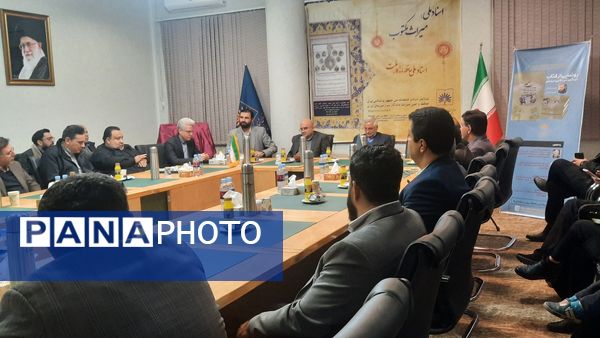 مراسم رونمایی از کتاب خودآموز خبرنگاری حرفه‌ای 