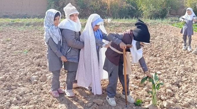 نمایش متفاوت درس چغندر توسط دانش آموزان شهیدان محسنی فر میبد  