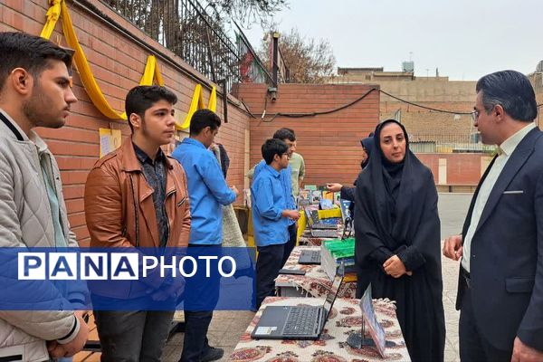 مراسم هفته پژوهش در دبیرستان بانو عفت آهنگری شهرری