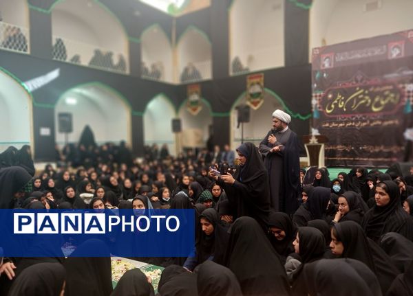 حضور دانش‌آموزان دبیرستان دخترانه شهید درعلی فراشاه در اجتماع «دختران فاطمی» شهرستان تفت 