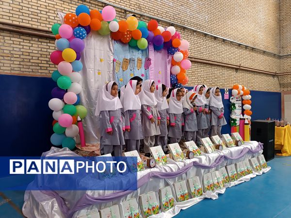 جشن شکوفه‌ها در دبستان زهره براتیان