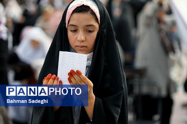 اقامه نماز عید سعید فطر- امامزاده پنج تن(ع) لویزان