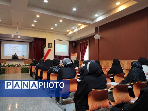 دومین جلسه آموزش خانواده در دبستان حضرت معصومه (س) مصلی نژاد ناحیه پنج 