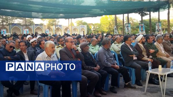 غبارروبی مزار شهدا توسط مسئولین شهرستان نیشابور انجام شد 