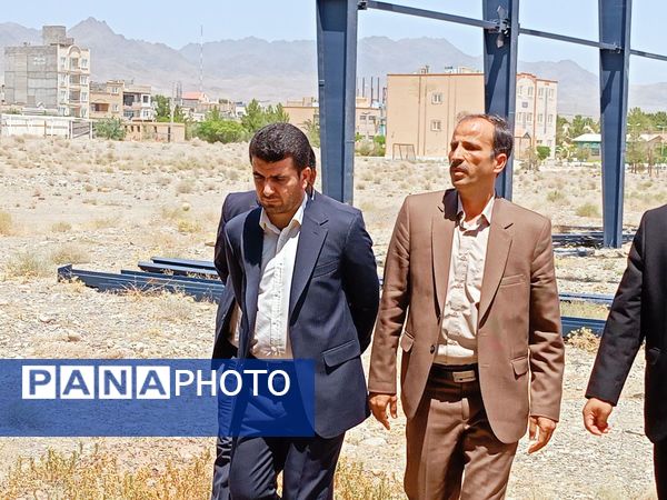 بازدید معاون تربیت بدنی و سلامت وزارت آموزش و پرورش از پروژه استخر دانش‌آموزی کاشمر 
