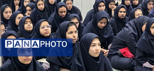 برگزاری مراسم بزرگداشت خانواده شهید تشکری در دبیرستان شاهد فردوس