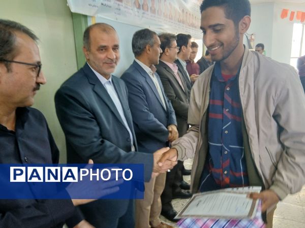 جشن ستارگان و تجلیل از پذیرفته شدگان کنکور ۱۴۰۴ دبیرستان نمونه آیت‌الله خامنه‌ای 
