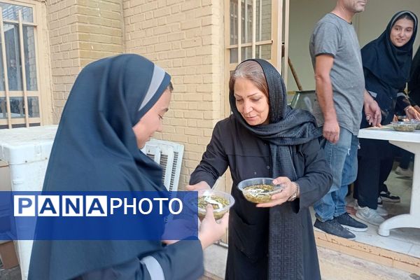 برپایی ایستگاه صلواتی و شهادت حضرت زهرا در مدرسه شهید زهره‌وند قرچک 