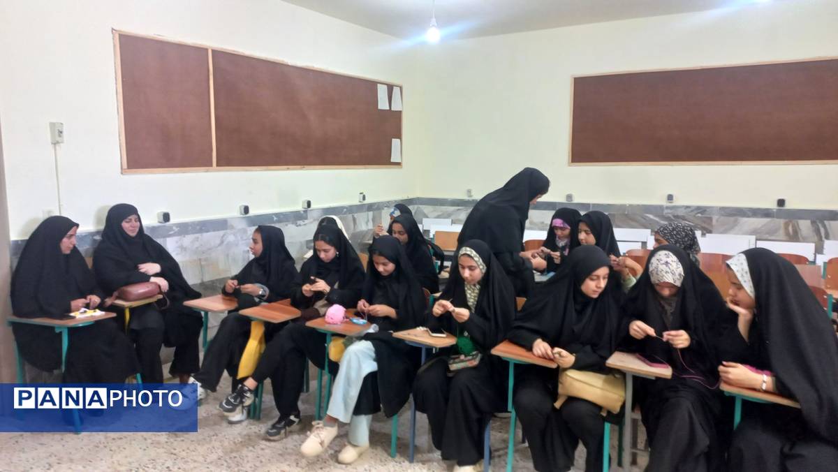 برگزاری هفته دوم دوره آموزشی فصل رویش در هنرستان ثمین