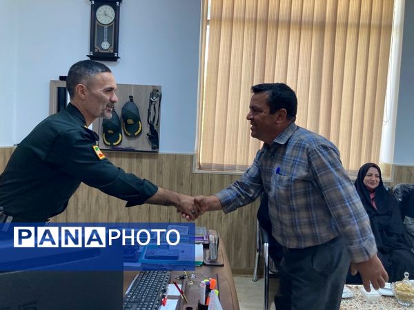 بازدید دانش‌آموزان دبیرستان سمیه از کلانتری ۱۱ بجنورد به مناسبت هفته نیروی انتظامی 