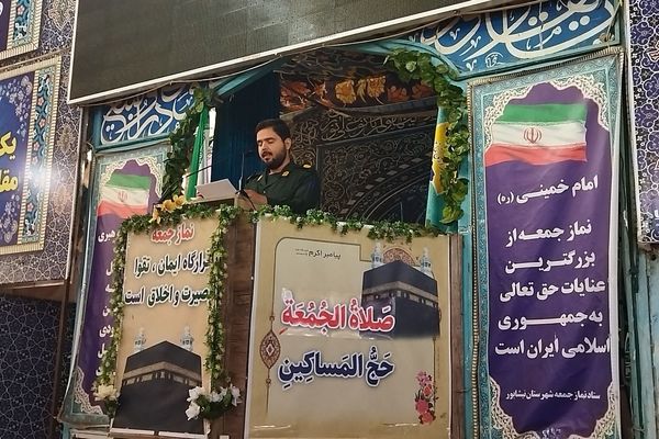 برگزاری نماز جمعه در آغاز هفته بسیج دانش آموزی با حضور دانش آموزان بسیجی نیشابور