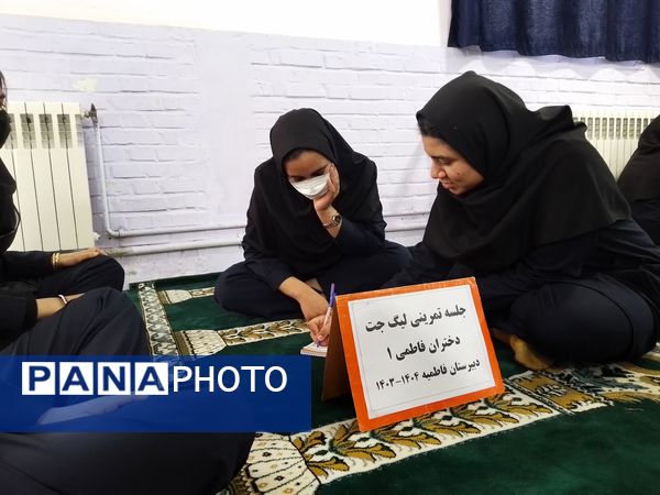 برگزاری ویژه برنامه هفته کتاب و کتابخوانی در دبیرستان دخترانه فاطمیه
