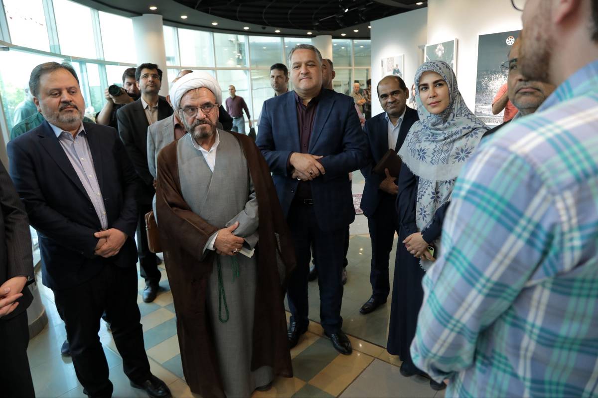 افتتاح نمایشگاه عکس «سیرج» با حضور معاون هنری