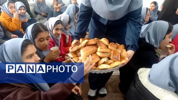 دانش‌آموزان دبیرستان حاج رحمت‌اله شیروانی در سوگ حضرت فاطمه زهرا(س)