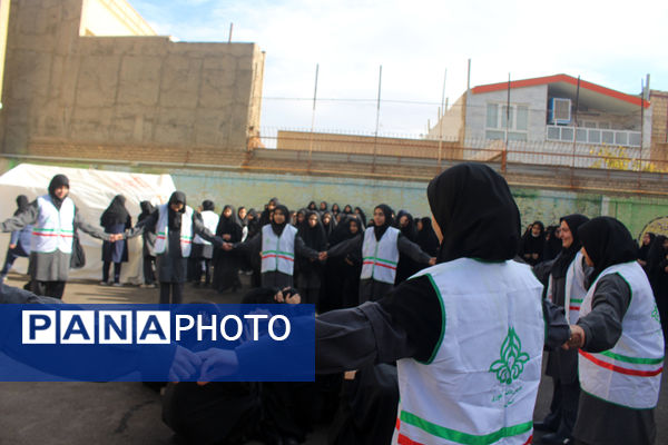 مانور زلزله و ایمنی در دبیرستان شاهد رضویه قم