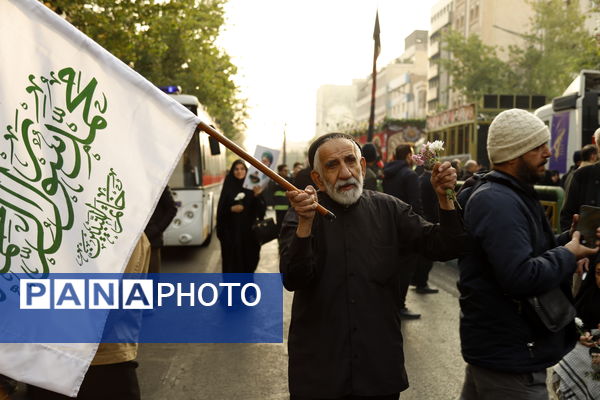 وداع باشکوه مردم با شهدای گمنام در قلب پایتخت