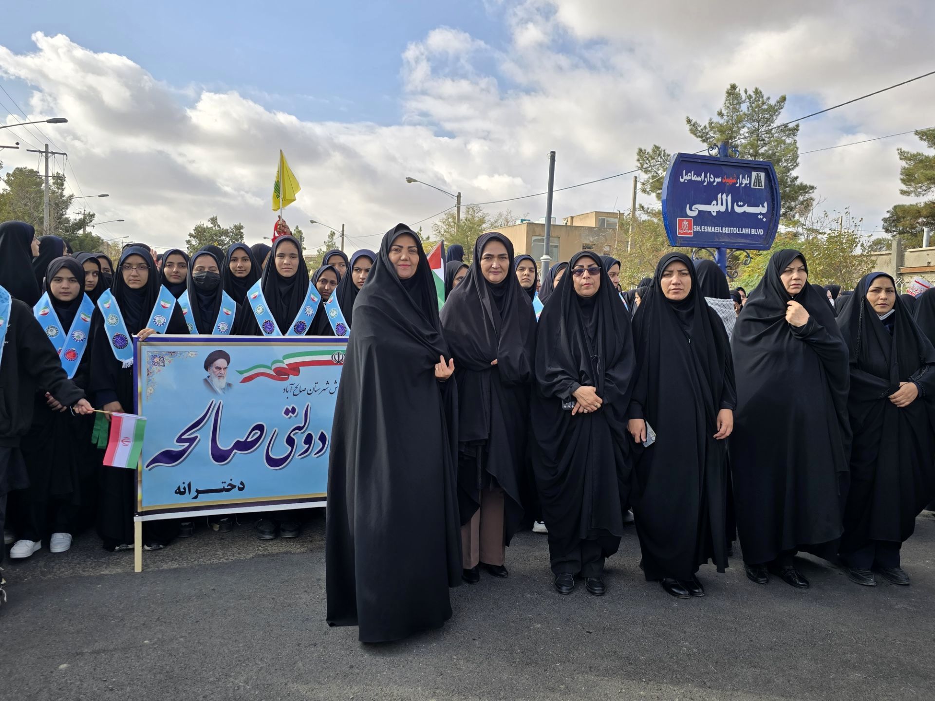 راهپیمایی روز ۱۳ آبان در شهرستان صالح آباد