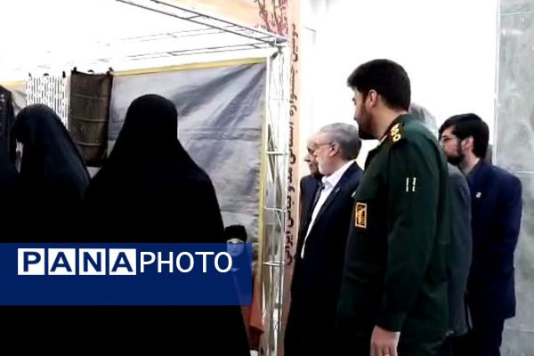 جشنواره تن پوش نور در باقرشهر 