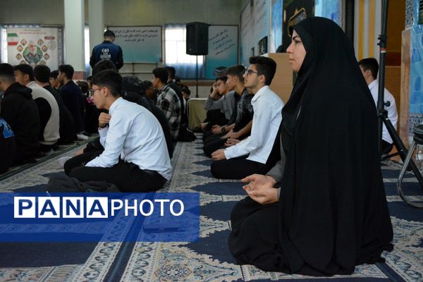 نماز باران در مدرسه شهدای علم و فناوری بهارستان‌دو