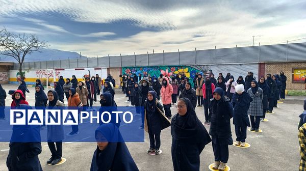 مانور زلزله در دبیرستان حضرت سکینه