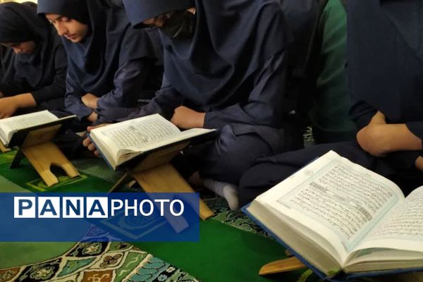 محفل انس با قرآن در دبیرستان معارف ناحیه ۴ شیراز 
