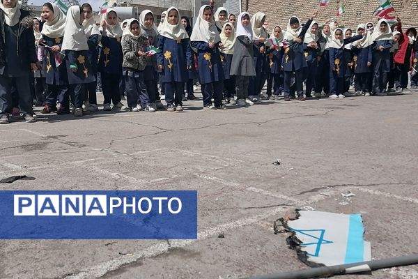 شادی دانش‌آموزان دبستان شهید خلیل طهماسبی مشهد در تحقق وعده صادق