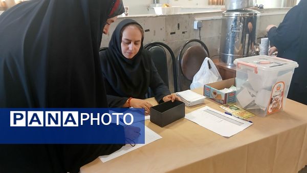 برگزاری انتخابات انجمن اولیا و مربیان دبیرستان فاطمیه ناحیه یک کرج
