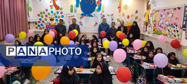 جشن شکوفه ها در دبستان شهید رضا نایب ناحیه۴ مشهد