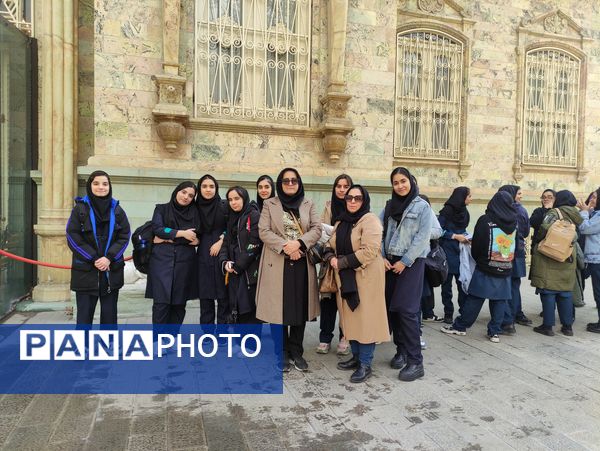 برگزاری اردوی دانش‌آموزان دبیرستان فرزانگان استعداد درخشان ملارد به کاخ سعدآباد