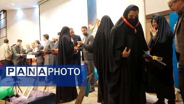 آیین تجلیل از برگزیدگان مسابقات قرآن، عترت، نماز و فرهنگی و هنری در بجستان