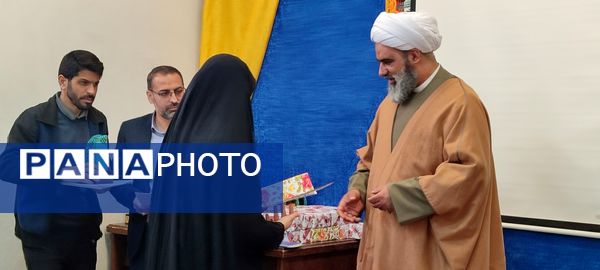 مراسم تقدیر از دانش‌آموزان دختر مقام‌آور  منطقه‌ای دوره دوم در رشته‌های قرآنی شهرستان ملارد