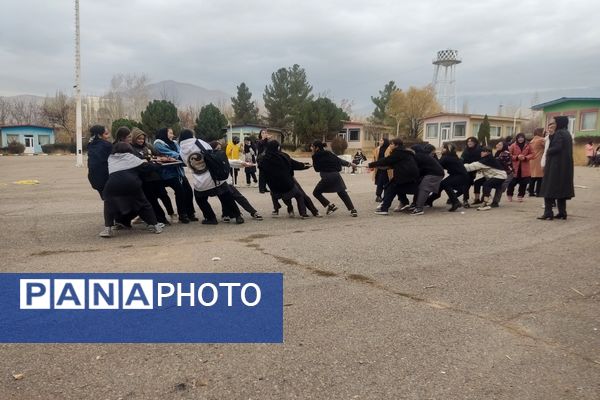 اعزام دانش‌آموزان پردیس به اردوی تمشک