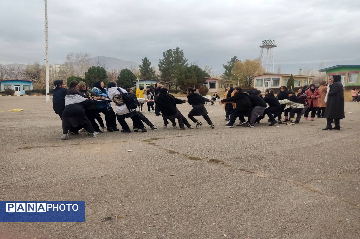 اعزام دانش‌آموزان پردیس به اردوی تمشک