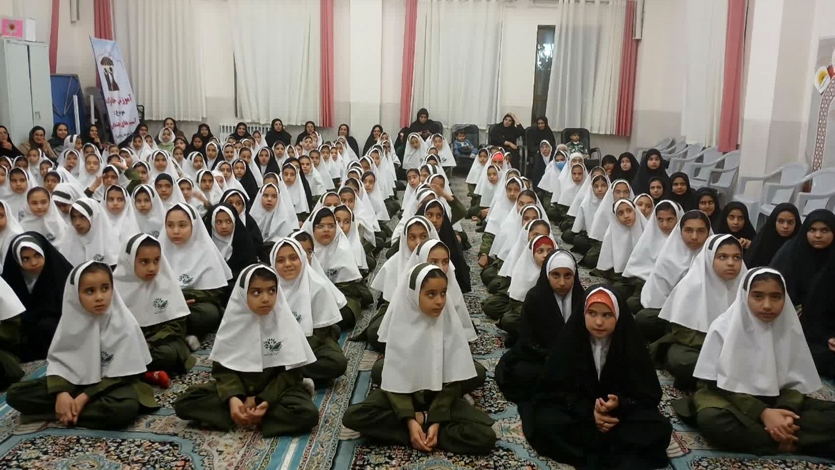 یاد بانوی نور در مدرسه زینب(س) مروست