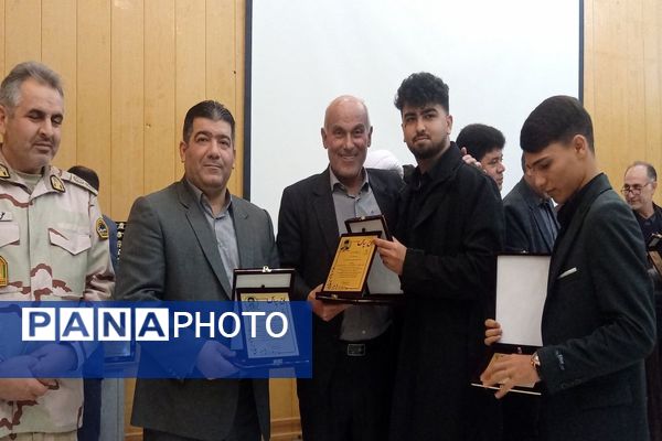 همایش تجلیل از رتبه‌های برتر کنکور در شهرستان مرزی پارس آباد مغان