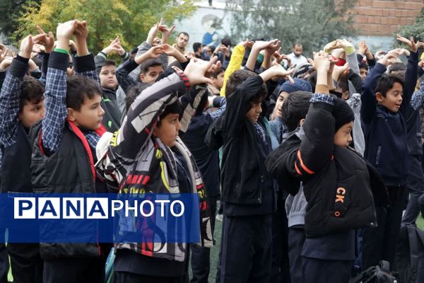 صبحگاه دانش در دبستان خیراندیشان گرگان