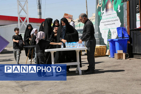 خدمت‌رسانی در موکب پایگاه بسیج شهید اکبرپور مشهد