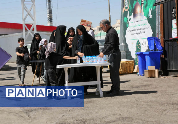 خدمت‌رسانی در موکب پایگاه بسیج شهید اکبرپور مشهد