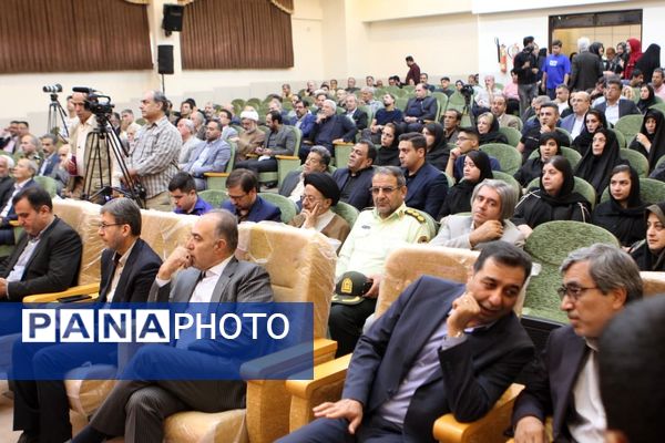 آیین کلنگ‌زنی ۱۶ مدرسه خیرساز در کاشان؛ مشارکت مردمی، حمایت دولتی