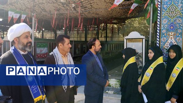مراسم غبارروبی و عطرافشانی مزار شهدای 400 دستگاه ناحیه 3 کرج در هفته دفاع مقدس