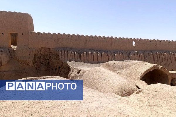 سفری به دل «قلعه قورتان» در شهرستان ورزنه